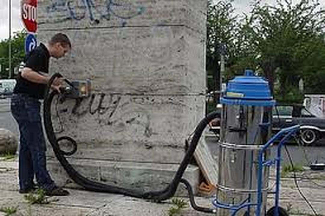 Odstranění graffiti z kamene