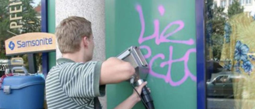 Odstranění graffiti z výloh