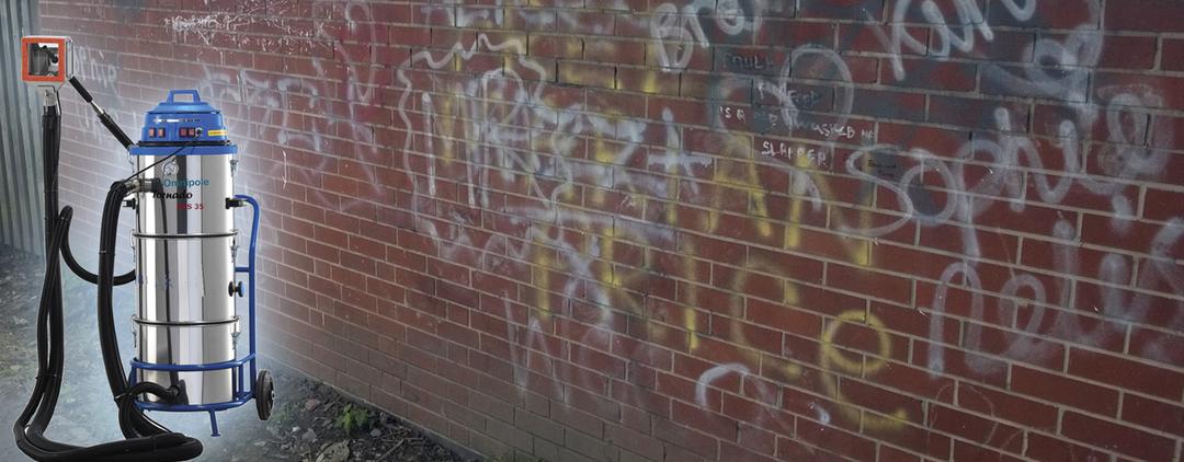 Odstranění graffiti ze soklů